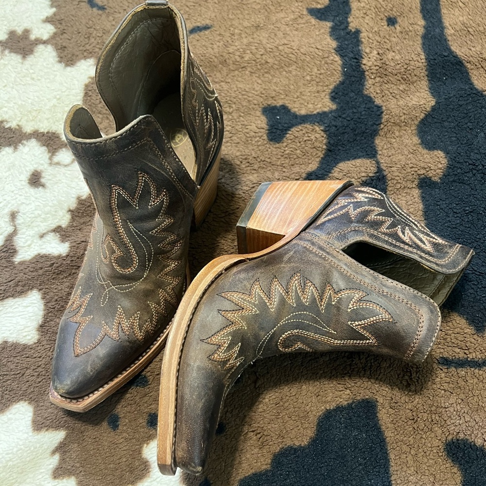 Ariat shorty boots